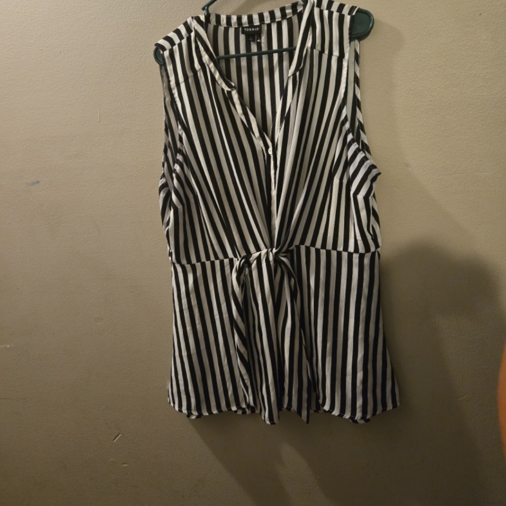 Torrid top size 2